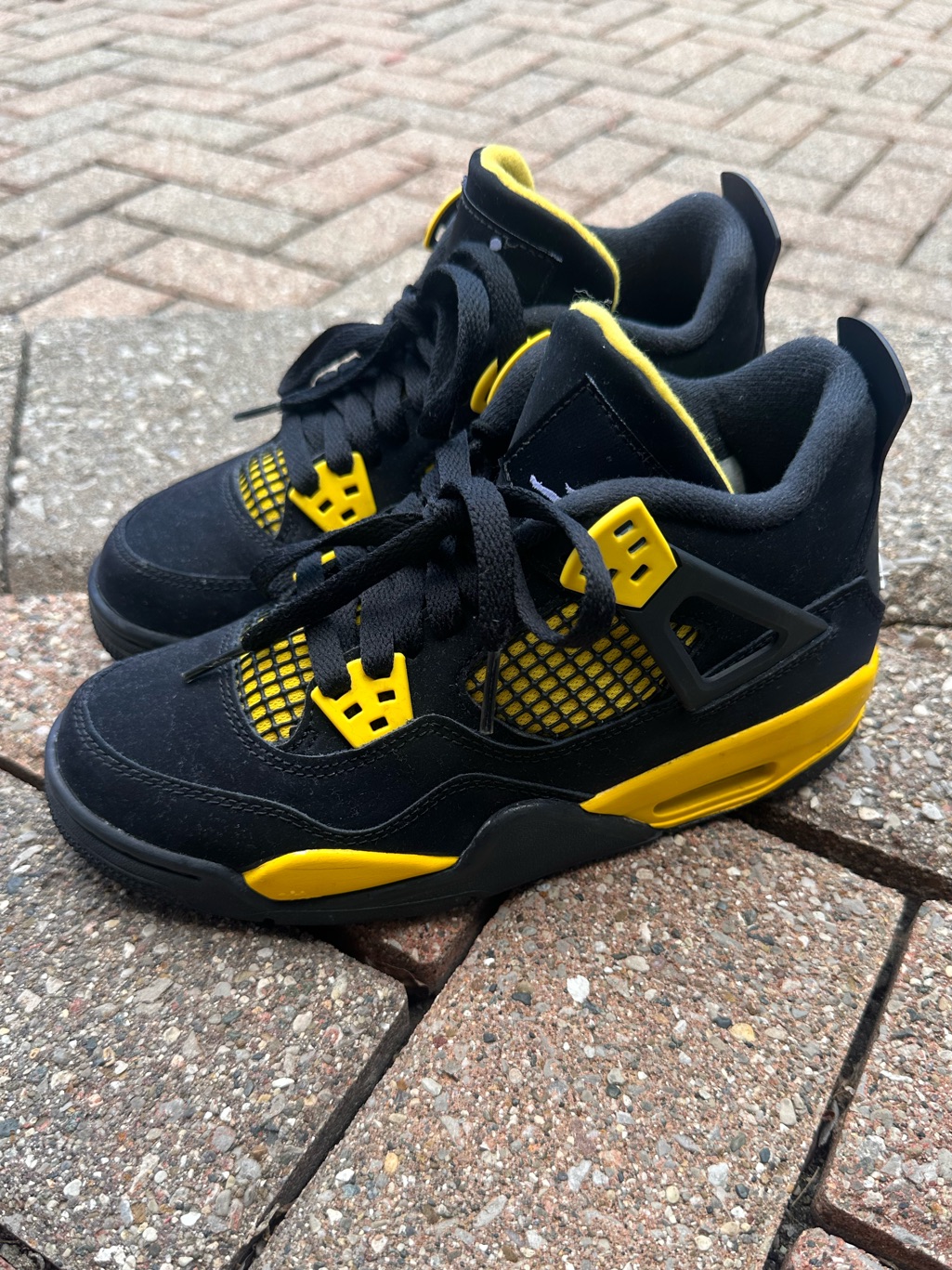 Kids Air Jordan 4 Retro 'Thunder' Black And Yellow Sneakers Size 4y